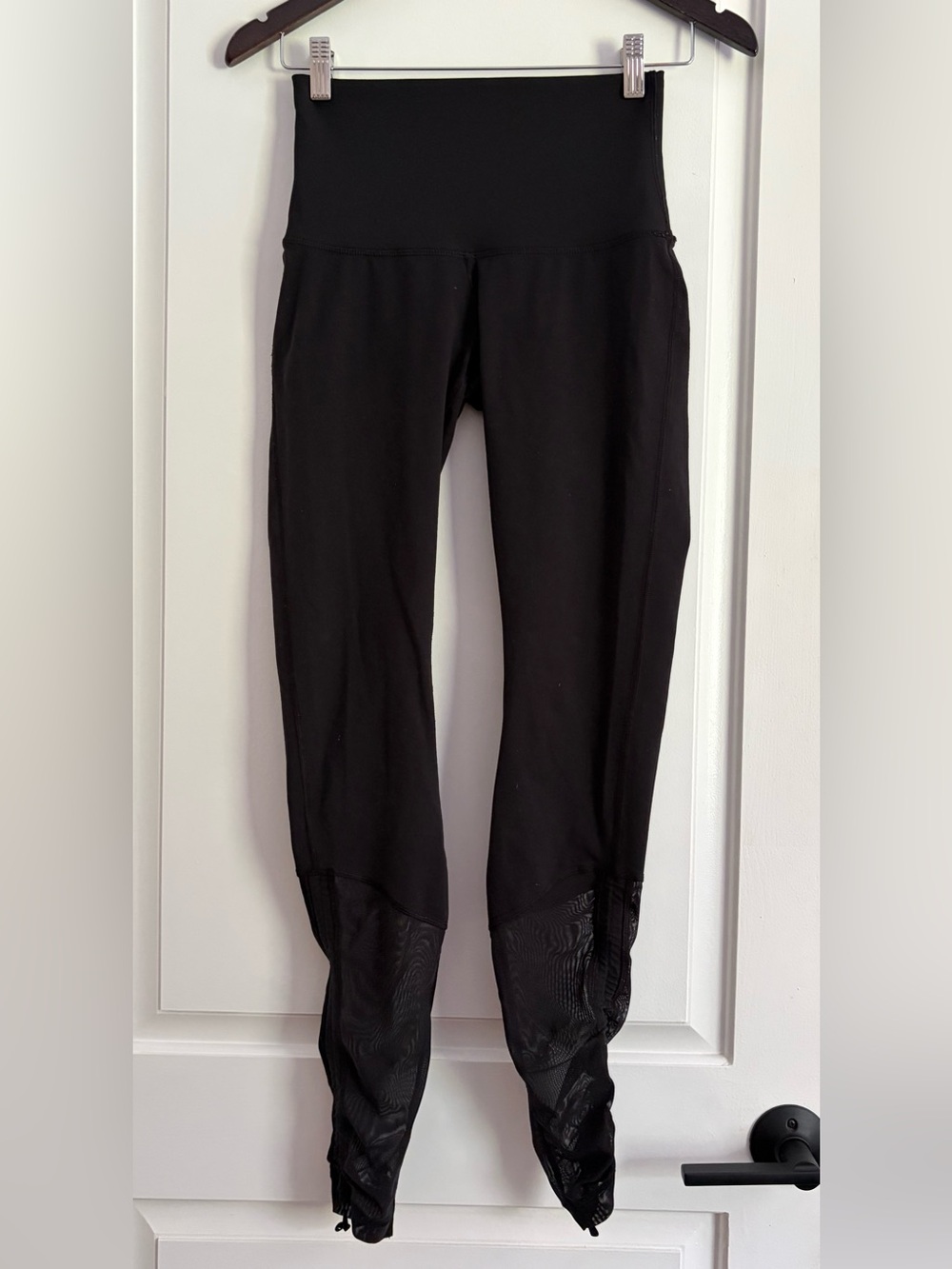 LULULEMON Black Leggings (US 6)